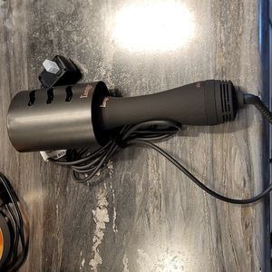 Le Volume 60MM2-in-1 Volumizing Brush Dryer brand new!